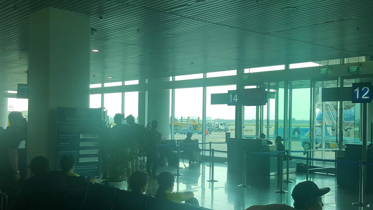photo boarding gate 14